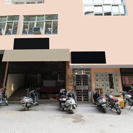 Hotel O Maharaja Gold New Delhi Exterior photo