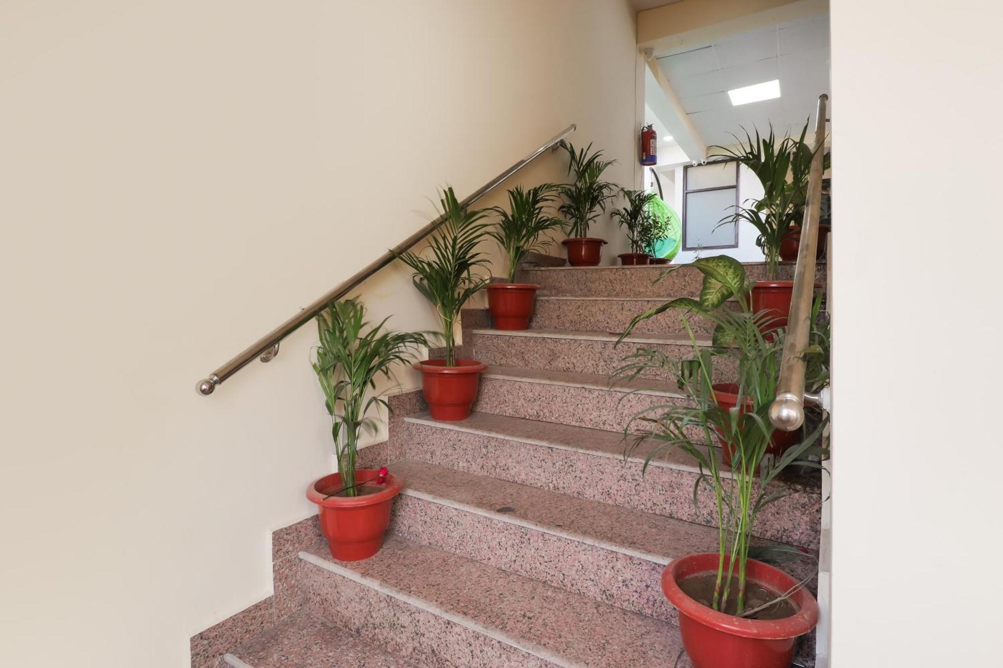 Hotel O Maharaja Gold New Delhi Exterior photo